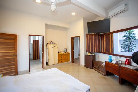 Casa à venda com 1500m², 3 quartos e 8 vagas Casa à venda com 1500m², 3 quartos e 8 vagasQuarto Suíte