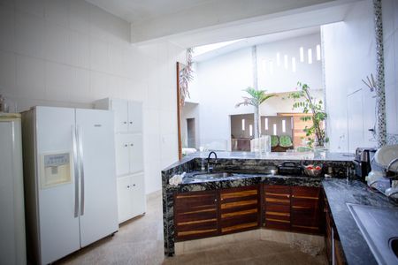 Casa à venda com 1500m², 3 quartos e 8 vagas Casa à venda com 1500m², 3 quartos e 8 vagasCozinha