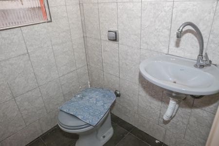 Casa para alugar com 160m², 2 quartos e 1 vaga Casa para alugar com 160m², 2 quartos e 1 vagaBanheiro