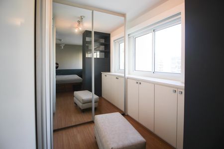 Apartamento para alugar com 74m², 1 quarto e 2 vagas Apartamento para alugar com 74m², 1 quarto e 2 vagasCloset do Quarto