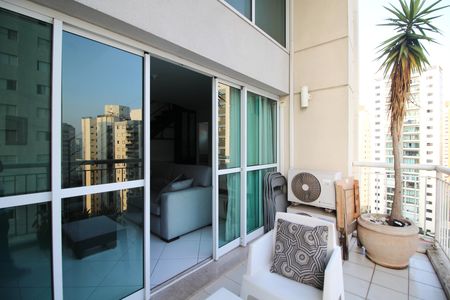 Apartamento para alugar com 74m², 1 quarto e 2 vagas Apartamento para alugar com 74m², 1 quarto e 2 vagasVaranda