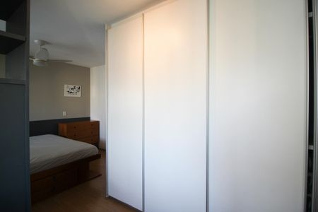 Apartamento para alugar com 74m², 1 quarto e 2 vagas Apartamento para alugar com 74m², 1 quarto e 2 vagasCloset do Quarto