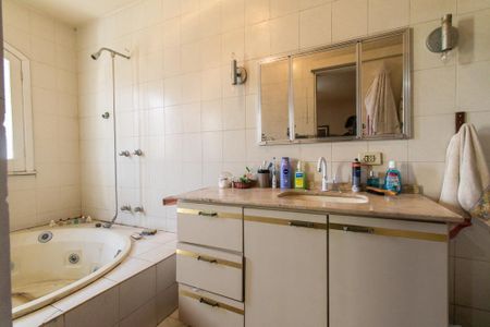 Casa à venda com 360m², 3 quartos e 5 vagasBanheiro da Suite