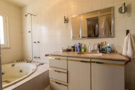 Casa à venda com 360m², 3 quartos e 5 vagasBanheiro da Suite