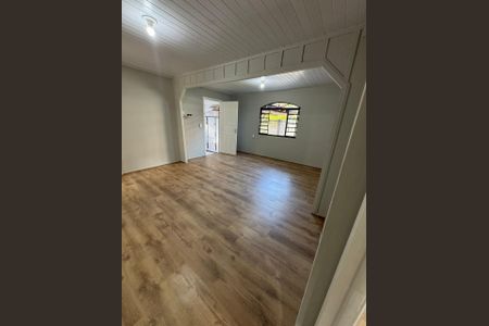 Casa à venda com 150m², 3 quartos e 3 vagas Casa à venda com 150m², 3 quartos e 3 vagasSala