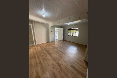 Casa à venda com 150m², 3 quartos e 3 vagas Casa à venda com 150m², 3 quartos e 3 vagasSala