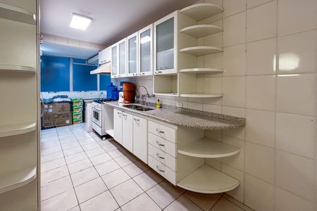 Apartamento para alugar com 180m², 3 quartos e 2 vagas