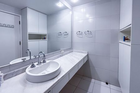 Apartamento para alugar com 180m², 3 quartos e 2 vagas
