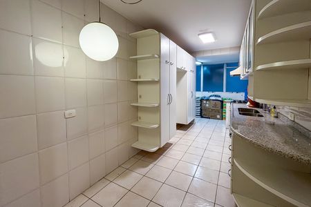 Apartamento para alugar com 180m², 3 quartos e 2 vagas