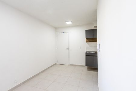 Sala de apartamento para alugar com 2 quartos, 34m² em Parque Industrial Tomas Edson, São Paulo