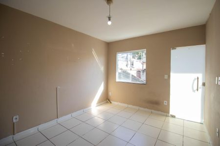Sala de apartamento para alugar com 2 quartos, 52m² em Paraíso, São Gonçalo