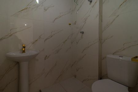 Banheiro de apartamento para alugar com 2 quartos, 35m² em Parque Industrial Tomas Edson, São Paulo