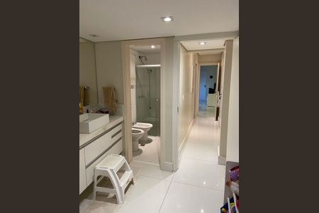 Banheiro social de apartamento para alugar com 3 quartos, 117m² em Cambuí, Campinas