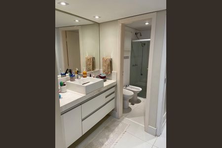 Apartamento para alugar com 117m², 3 quartos e 2 vagas Apartamento para alugar com 117m², 3 quartos e 2 vagasBanheiro da Suíte