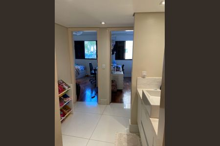Apartamento para alugar com 117m², 3 quartos e 2 vagas Apartamento para alugar com 117m², 3 quartos e 2 vagasCorredor