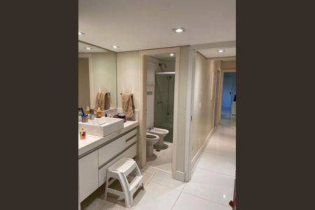 Apartamento para alugar com 117m², 3 quartos e 2 vagas Apartamento para alugar com 117m², 3 quartos e 2 vagasBanheiro social