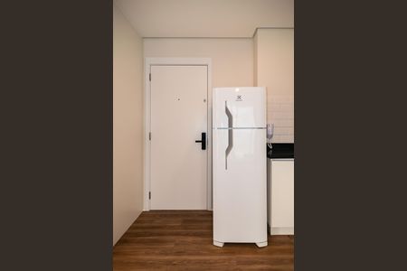 Studio para alugar com 32m², 1 quarto e sem vaga Studio para alugar com 32m², 1 quarto e sem vagaSala / Cozinha