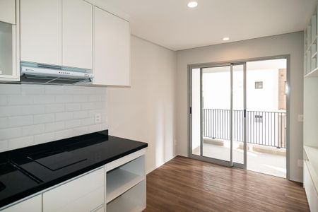 Studio para alugar com 32m², 1 quarto e sem vaga Studio para alugar com 32m², 1 quarto e sem vagaSala / Cozinha