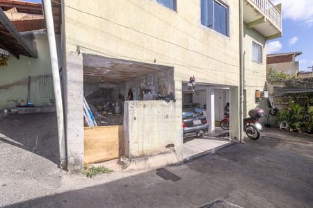 Casa à venda com 273m², 3 quartos e 4 vagas Casa à venda com 273m², 3 quartos e 4 vagasQuintal