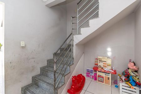 Escada de casa à venda com 3 quartos, 273m² em Planalto, Belo Horizonte