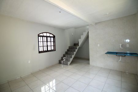 Sala de casa para alugar com 1 quarto, 110m² em Brás de Pina, Rio de Janeiro