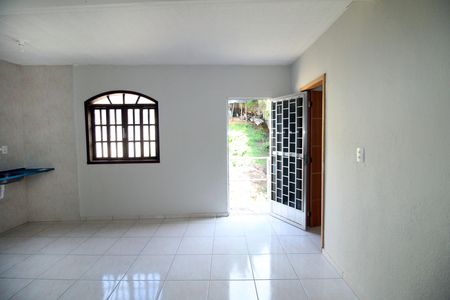 Sala de casa para alugar com 1 quarto, 110m² em Brás de Pina, Rio de Janeiro