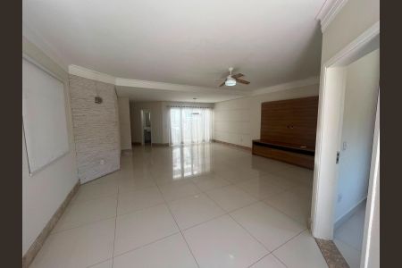 Casa de condomínio à venda com 234m², 3 quartos e 4 vagas