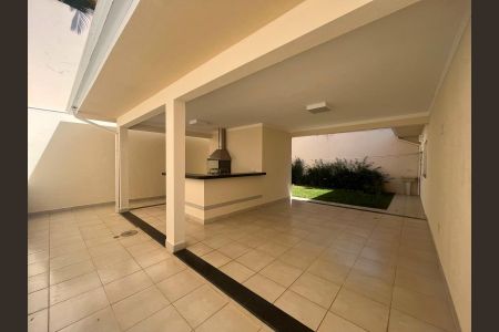 Casa de condomínio à venda com 234m², 3 quartos e 4 vagas