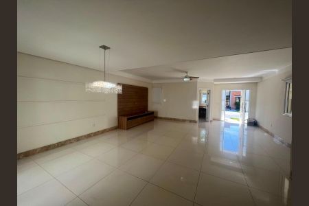 Casa de condomínio à venda com 234m², 3 quartos e 4 vagas