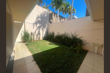Casa de condomínio à venda com 234m², 3 quartos e 4 vagas