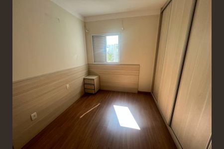 Casa de condomínio à venda com 234m², 3 quartos e 4 vagas