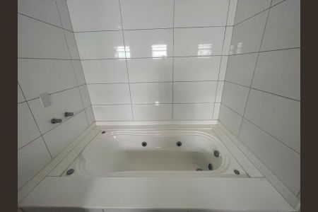 Casa de condomínio à venda com 234m², 3 quartos e 4 vagas