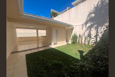Casa de condomínio à venda com 234m², 3 quartos e 4 vagas