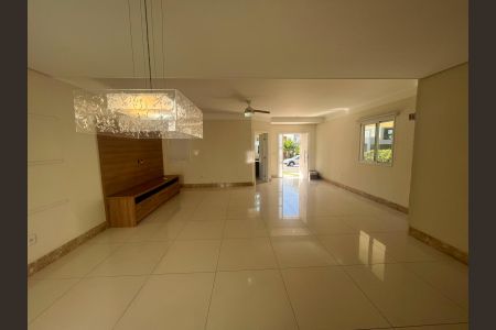 Casa de condomínio à venda com 234m², 3 quartos e 4 vagas