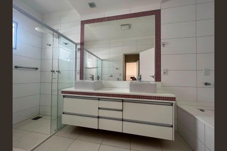 Casa de condomínio à venda com 234m², 3 quartos e 4 vagas