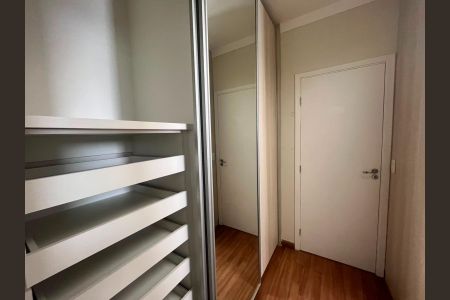 Casa de condomínio à venda com 234m², 3 quartos e 4 vagas