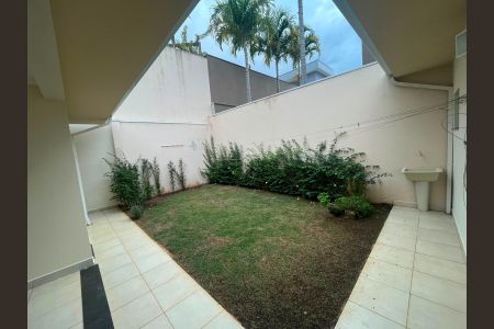 Casa de condomínio à venda com 234m², 3 quartos e 4 vagas