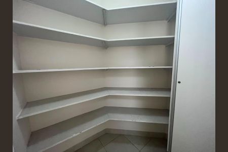 Casa de condomínio à venda com 234m², 3 quartos e 4 vagas