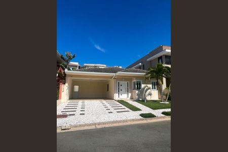 Casa de condomínio à venda com 234m², 3 quartos e 4 vagas