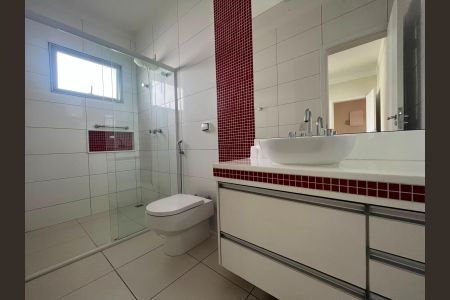 Casa de condomínio à venda com 234m², 3 quartos e 4 vagas