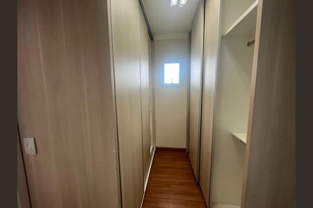 Casa de condomínio à venda com 234m², 3 quartos e 4 vagas