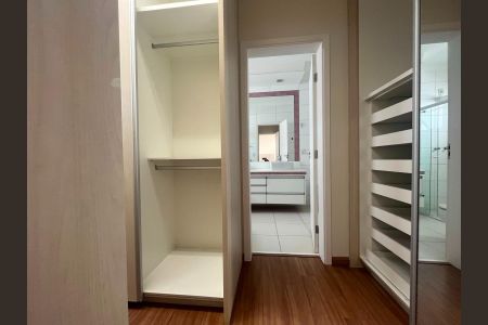 Casa de condomínio à venda com 234m², 3 quartos e 4 vagas