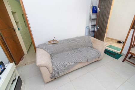 Sala - Sofá de casa para alugar com 1 quarto, 40m² em Brás de Pina, Rio de Janeiro