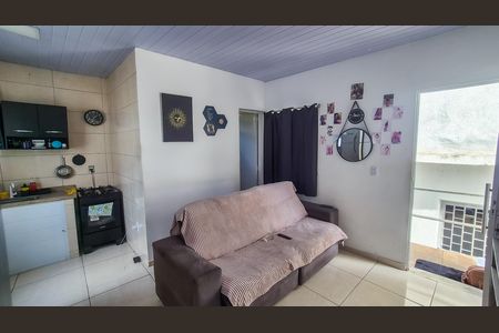 Sala de casa para alugar com 2 quartos, 80m² em Brás de Pina, Rio de Janeiro