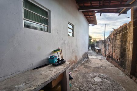 Casa à venda com 150m², 3 quartos e 4 vagasCorredor - Quintal