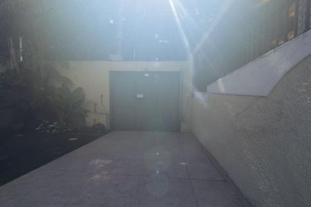 Garagem de casa à venda com 4 quartos, 180m² em Jardim da Gloria, São Paulo