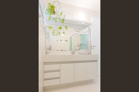 Apartamento à venda com 72m², 2 quartos e 1 vaga Apartamento à venda com 72m², 2 quartos e 1 vagaBanheiro