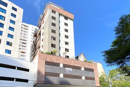 Apartamento para alugar com 95m², 3 quartos e 2 vagas Apartamento para alugar com 95m², 3 quartos e 2 vagasFachada
