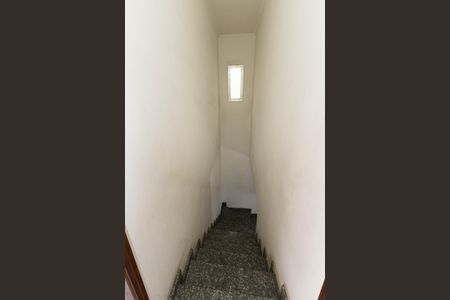 Casa à venda com 150m², 2 quartos e 2 vagasEscada 