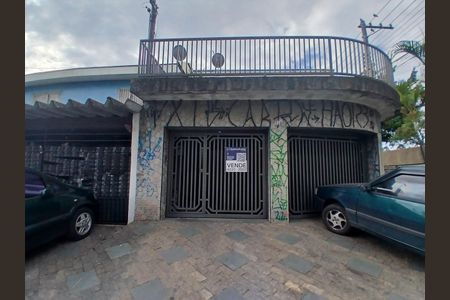 Casa à venda com 150m², 2 quartos e 2 vagasFachada / Placa 